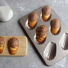 Load image into Gallery viewer, FineDecor Madeleine Pan (6-Cavity) Non-Stick Seashell Shape Madeleine Mold / Baking Mold, FD 3029